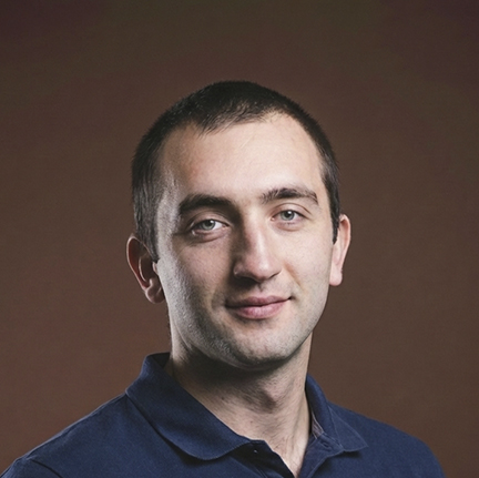 Роман Махов